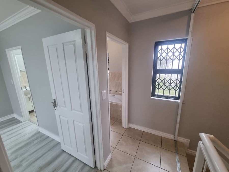 To Let 2 Bedroom Property for Rent in Royal Ascot Western Cape